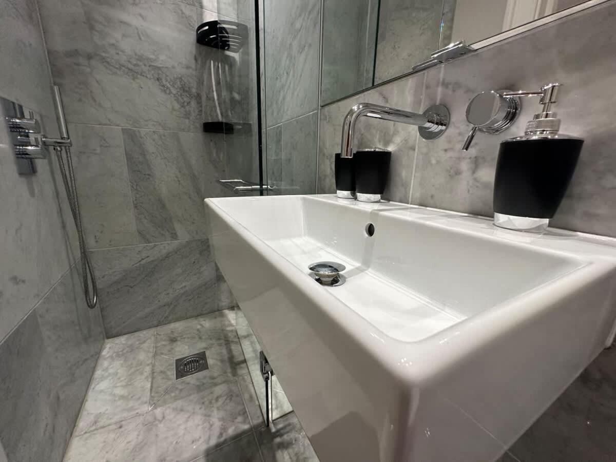 Sg, Chic Covent Garden Apartment Londen Buitenkant foto